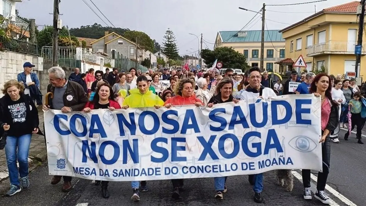 Manifestaci&oacute;n en Moa&ntilde;a o pasado 6 de outubro, cando se fac&iacute;an 150 semanas das protestas. (Foto: N&oacute;s Diario)