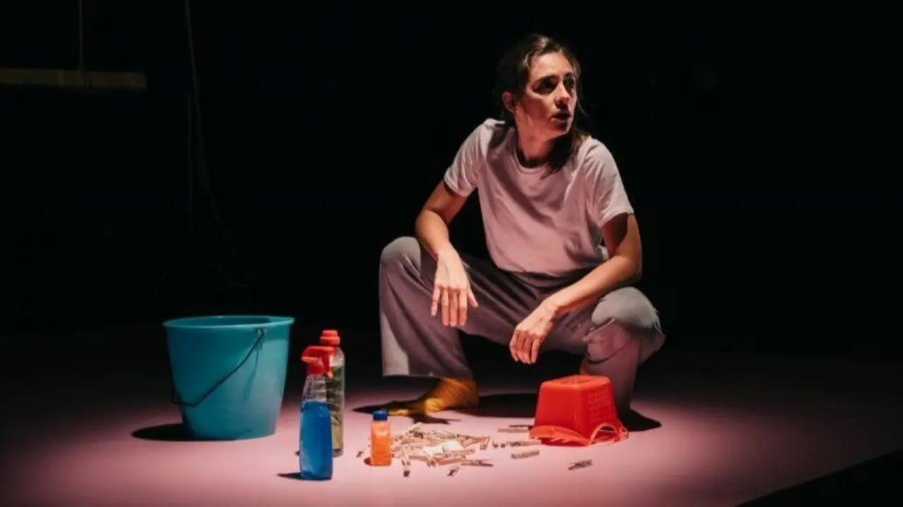 Unha escena de 'Mon&oacute;logo de uma mulher chamada Maria' de Sara Barros Leit&atilde;o. (Foto: Diana Tinoco)