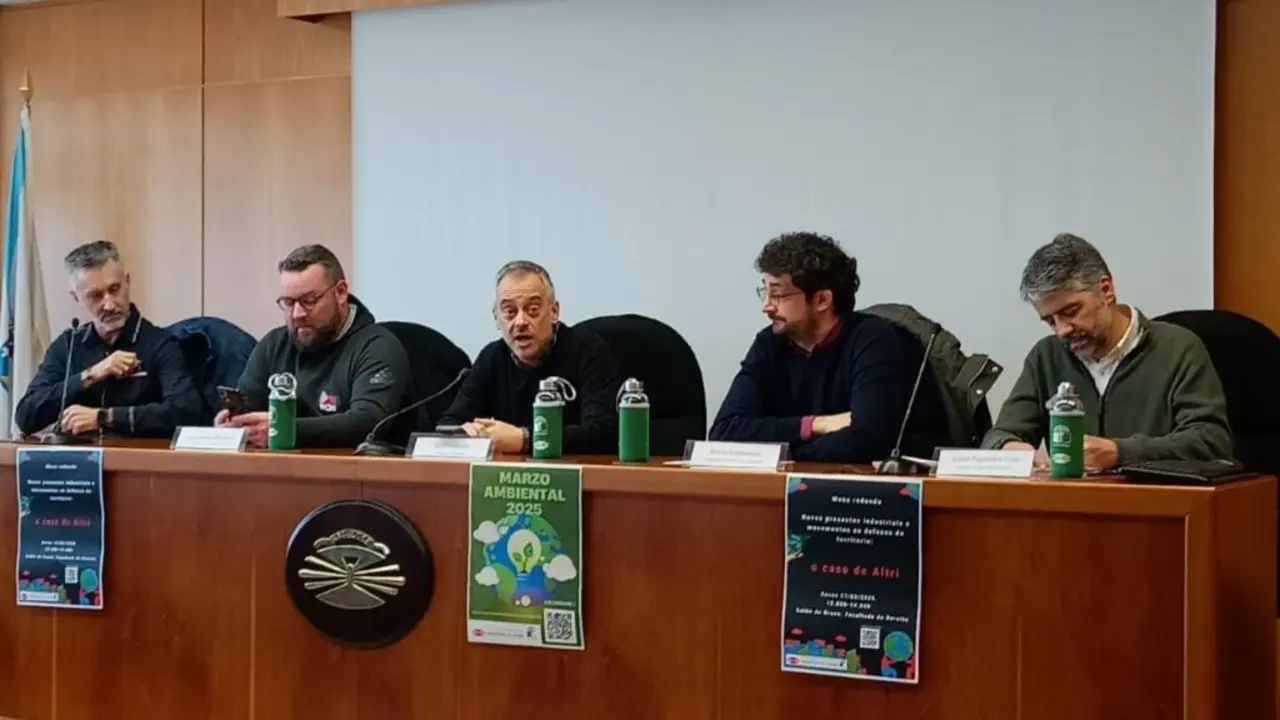 Fins Eirexas, Serxio N&uacute;&ntilde;ez, Xulio Ferreiro, Borxa Colmenero e Jaime Fag&uacute;ndez, esta quinta feira. (Foto: N&oacute;s Diario)