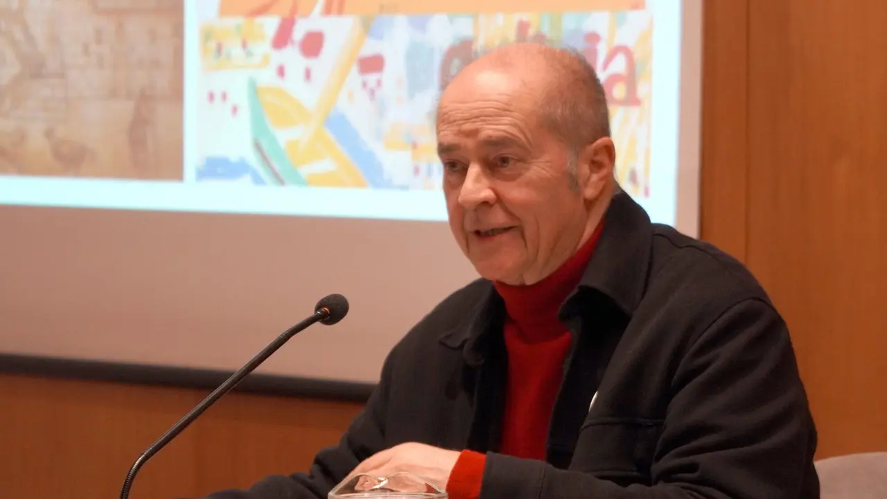 Pepe Barro no transcurso da s&uacute;a palestra. (Foto: CCG)