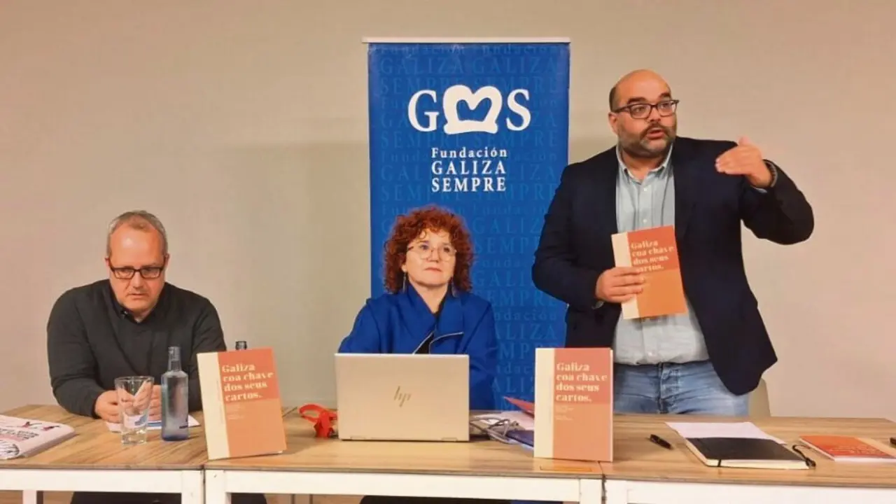 Jo&aacute;m J. Romero, Montse Prado e Rub&eacute;n Cela, esta cuarta feira. (Foto: N&oacute;s Diario)