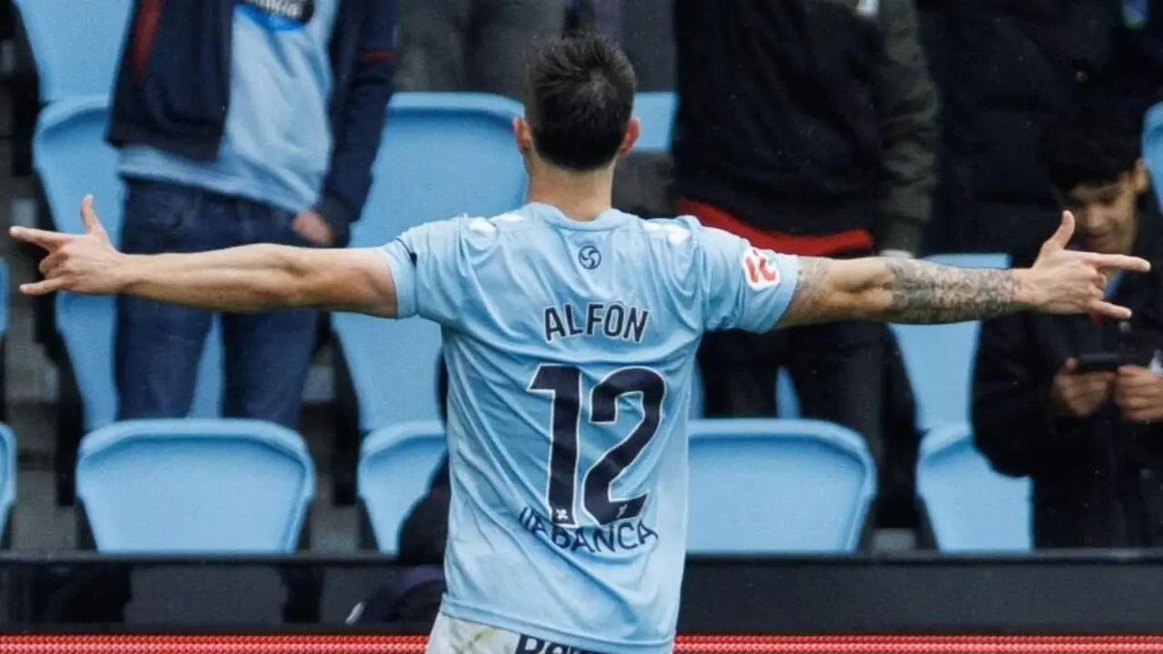 Alfon celebrando un gol en Bala&iacute;dos ante o Legan&eacute;s. (Foto: LaLiga)