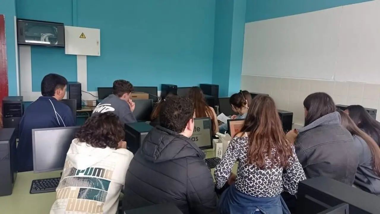 Alumnado galego nun dos encontros virtuais con Brasil desde A Coru&ntilde;a. (Foto: N&oacute;s Diario)
