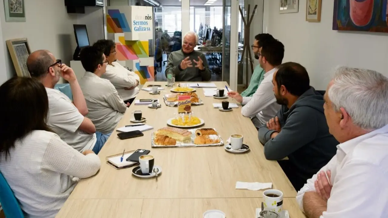 Freixanes durante o 'Caf&eacute; con N&oacute;s' na redacci&oacute;n de 'N&oacute;s Diario'. (Foto: Arxina)