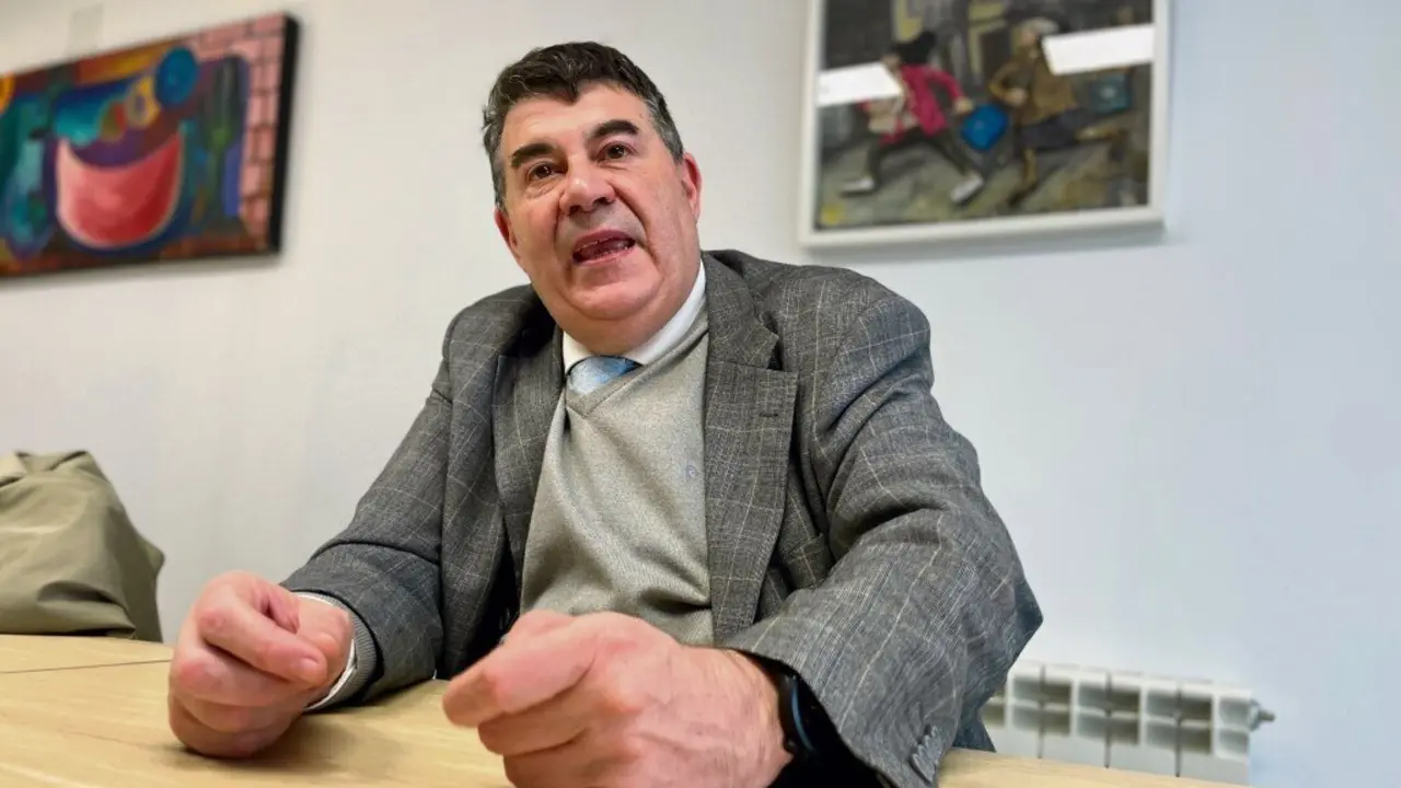 Miguel Anxo Bastos, esta cuarta feira, na redacci&oacute;n de 'N&oacute;s Diario'. (Foto: Xan Carballa)
