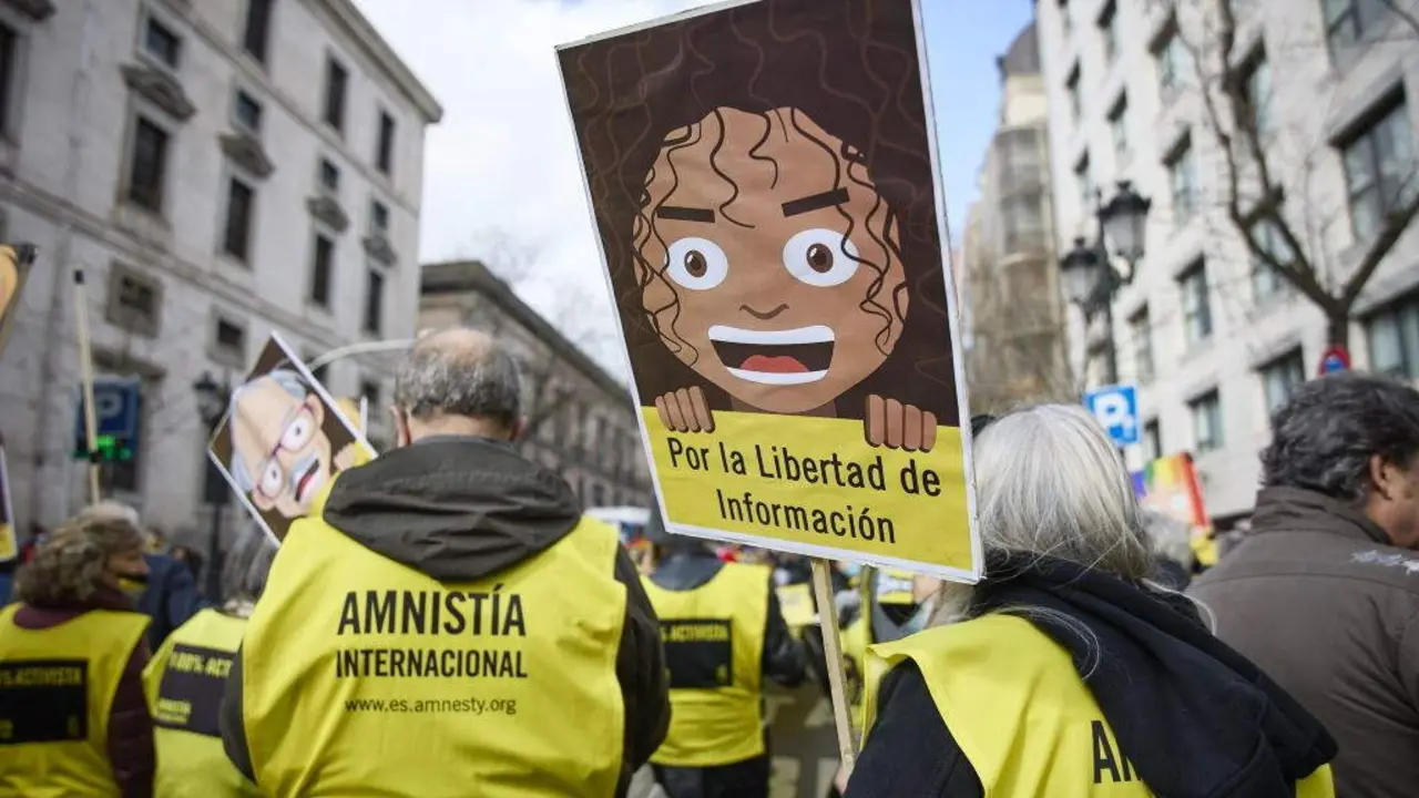 Protestas e mobilizaci&oacute;ns contra a lei mordaza, coma esta de 2022 en Madrid, suc&eacute;dense desde hai unha d&eacute;cada en todo Estado. (Foto: Jes&uacute;s Hell&iacute;n / Europa Press)