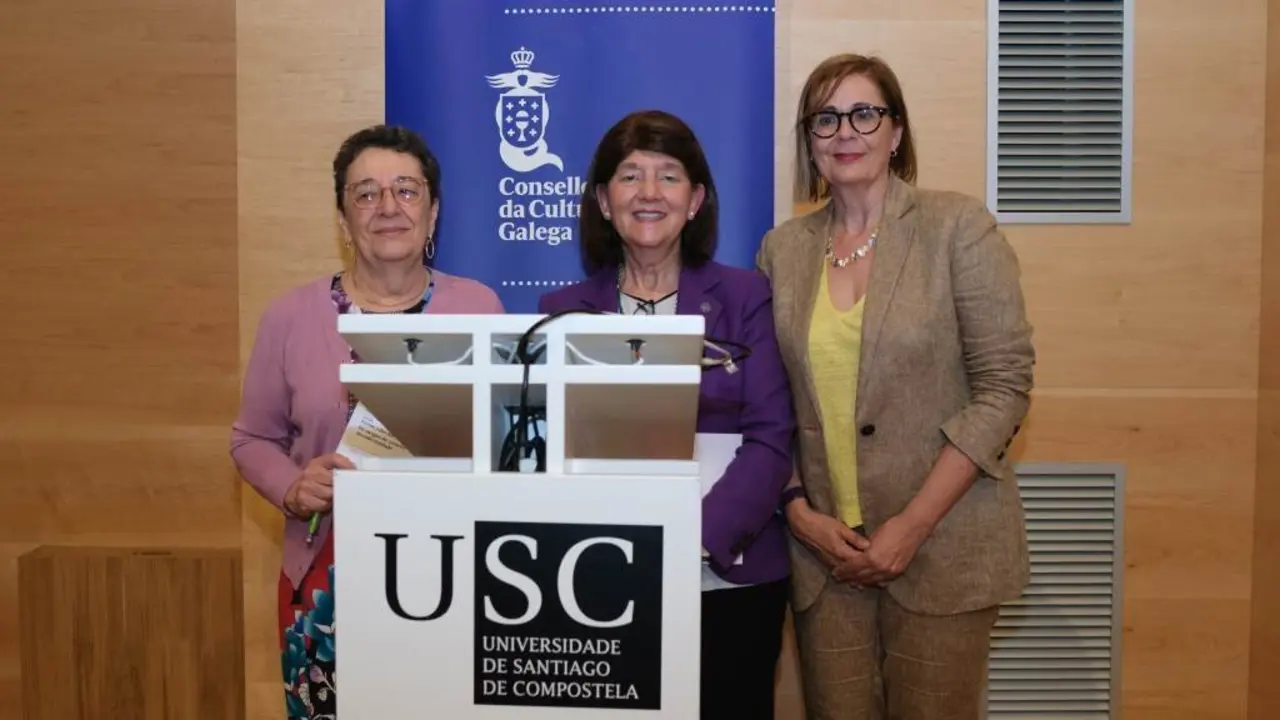 Rosario Alvarez, Mar&iacute;a del Pilar Fernandez e Carme Ad&aacute;n, o 30 de abril na Facultade de Medicina. (Foto: Arxina)