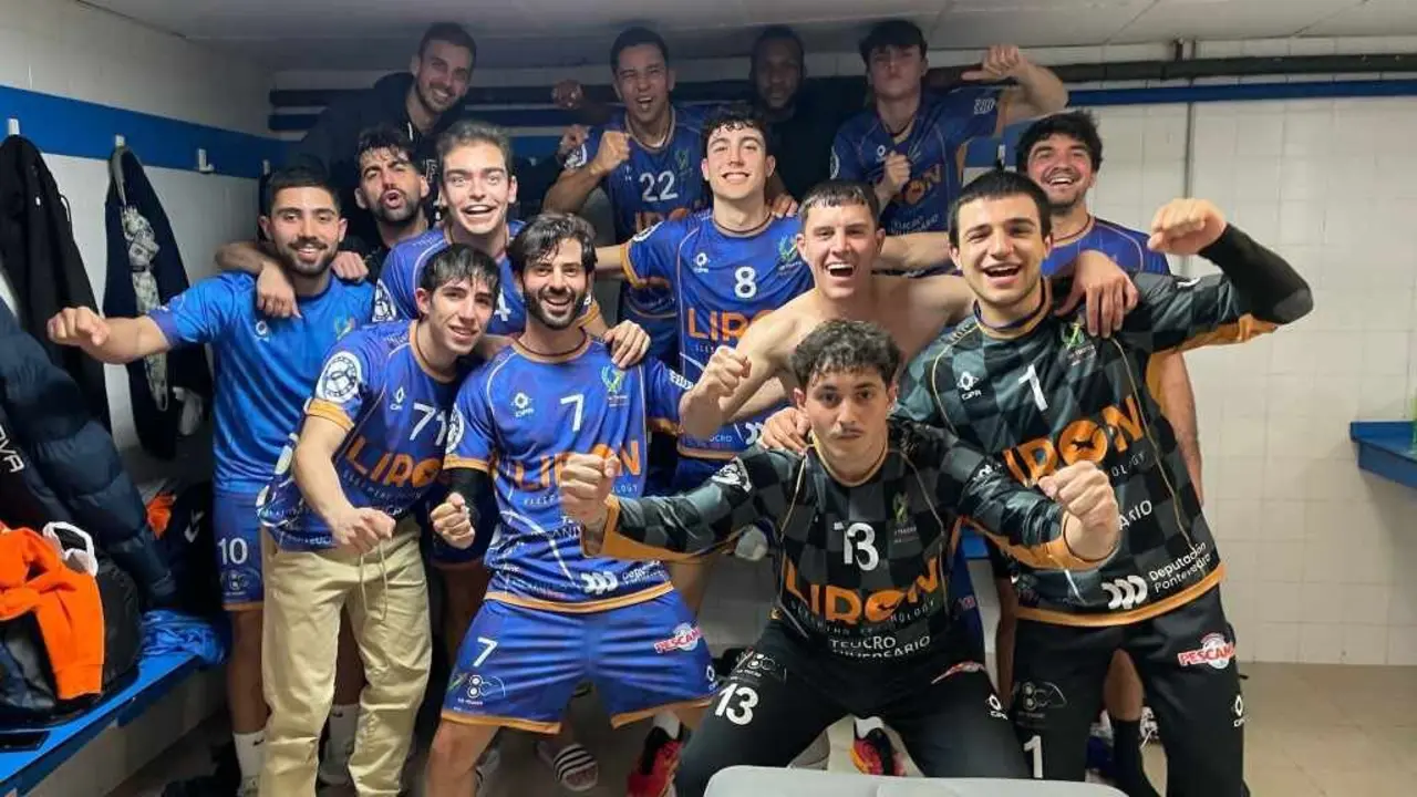 O Teucro celebrando unha vitoria nun vestiario. (Foto: SD Teucro)