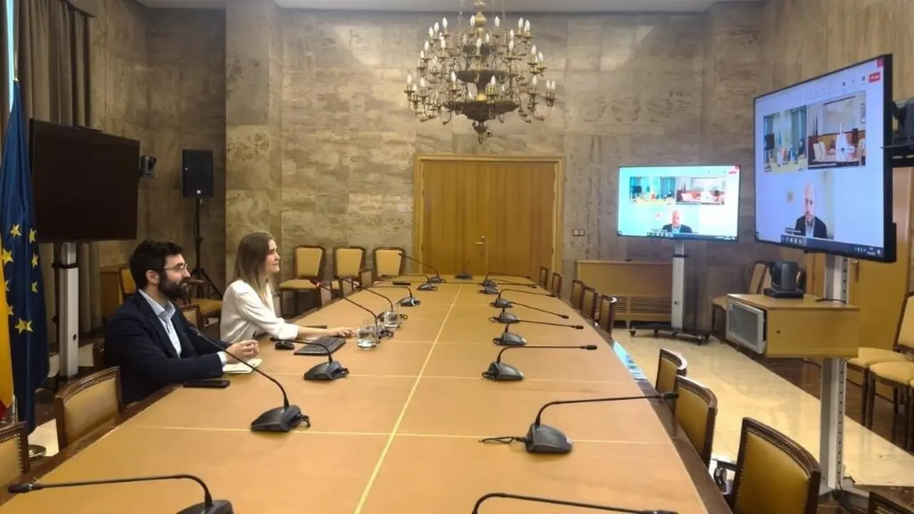 Reuni&oacute;n entre os executivos espa&ntilde;ol e luso. (Foto: Miteco)
