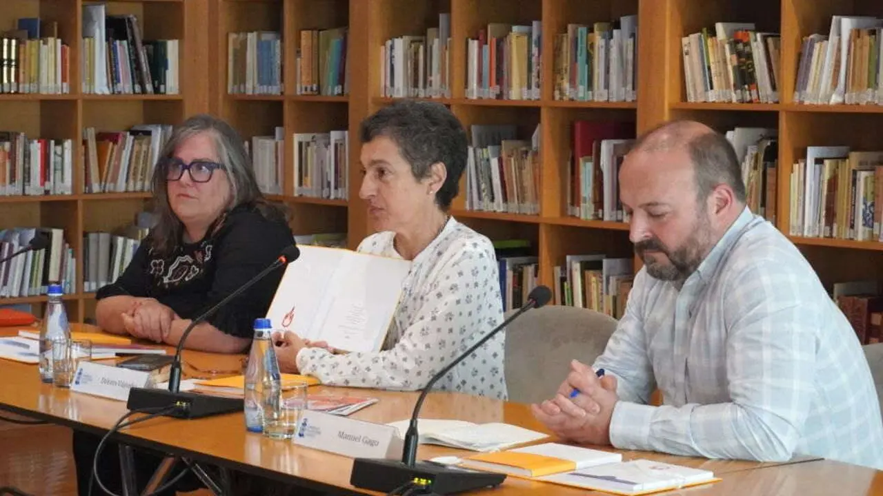 Beatriz Busto, Dolores Vilavedra e Manuel Gago. (Foto: Tere Navarro / CCG)