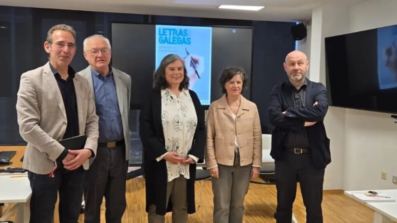 Francisco Torres, Antonio Vidal, Marga do Val, Rosal&iacute;a Franco e Xos&eacute; Manuel Pacho. (Foto: N&oacute;s Diario)