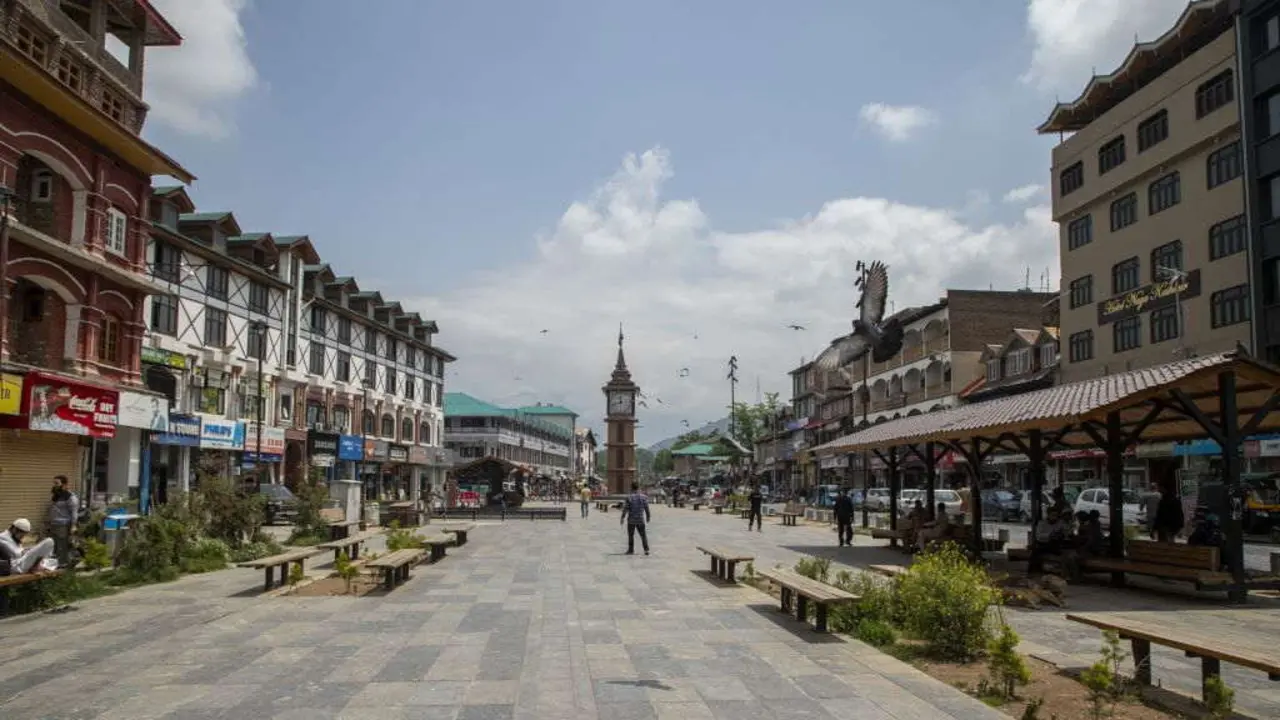 Visi&oacute;n xeral do centro comercial Lal Chowk, en Srinagar, India, este 10 de maio. (Foto: Faisal Bashir / SOPA Images via ZU / DPA)