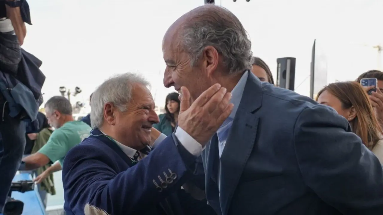Francisco Camps &aacute; s&uacute;a chegada ao acto de conmemoraci&oacute;n dos 30 anos da s&uacute;a primeira maior&iacute;a absoluta. (Foto: Eduardo Manzana / Europa Press)
