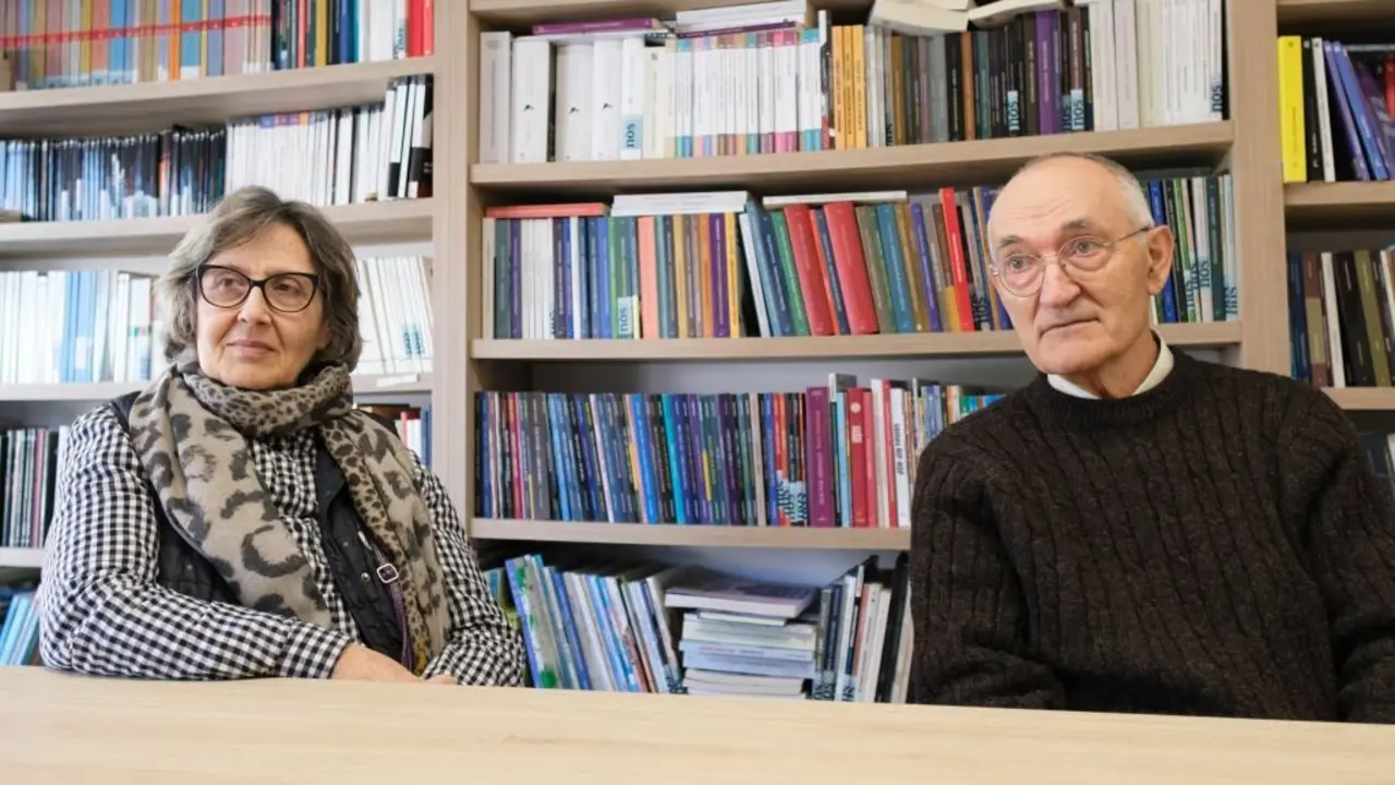 Tereixa Novo e Ant&oacute;n Santamarina na redacci&oacute;n de N&oacute;s Diario. (Foto: Arxina)