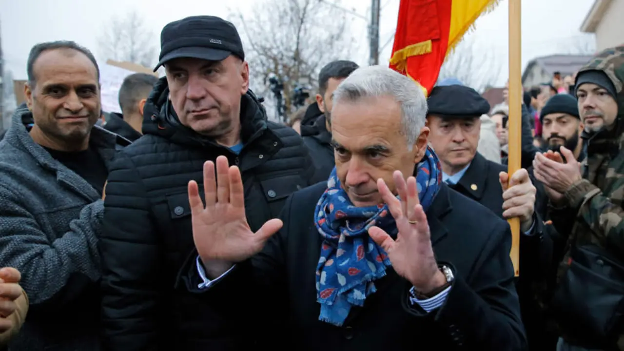 Calin Georgescu, inhabilitado para participar nas presidenciais en Roman&iacute;a, o 8 de decembro de 2024. (Foto: Cristian Cristel / Europa Press / Contacto)