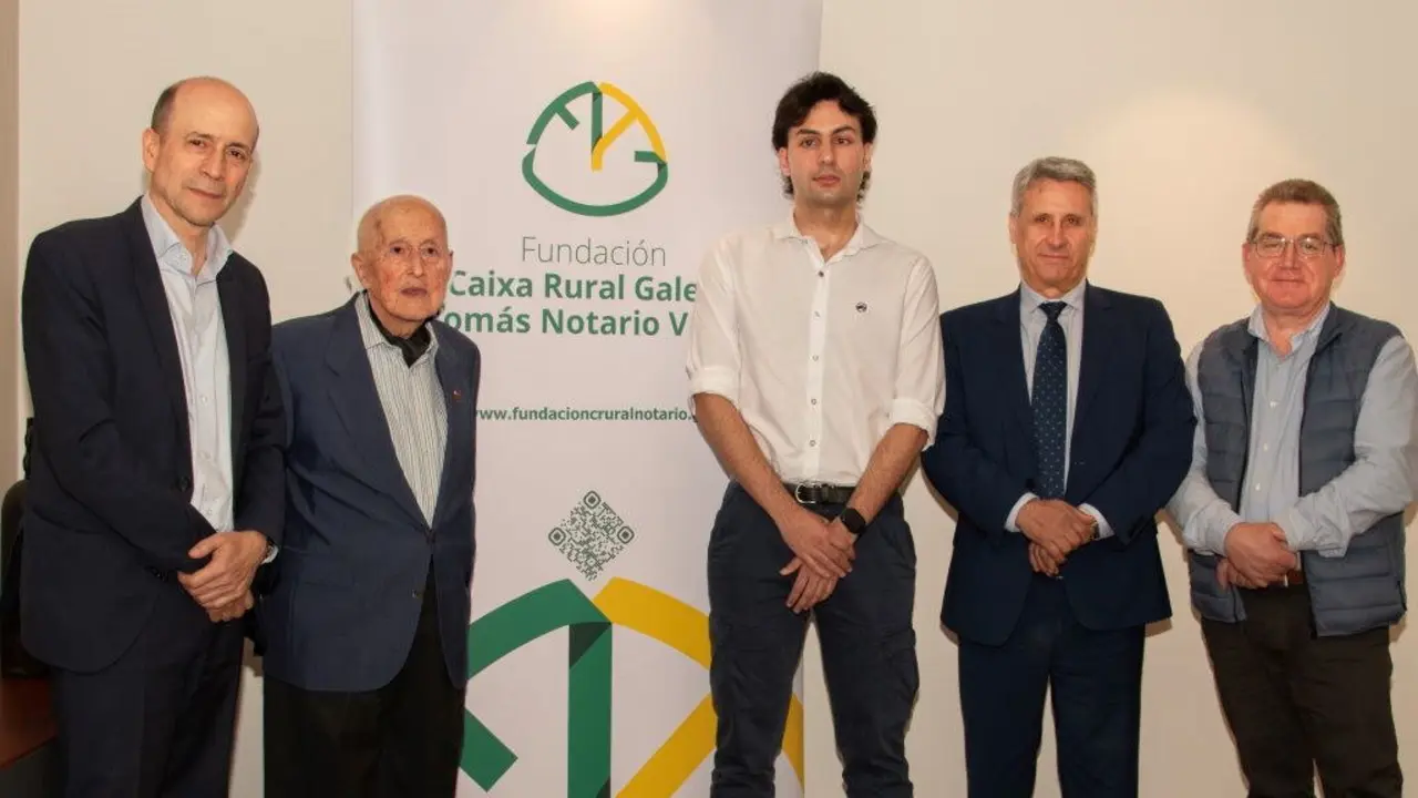 Foto da visita de Alexandre Rico &aacute; sede da Fundaci&oacute;n Caixa Rural Galega Tom&aacute;s Notario Vacas. (Foto: Fundaci&oacute;n CRG)