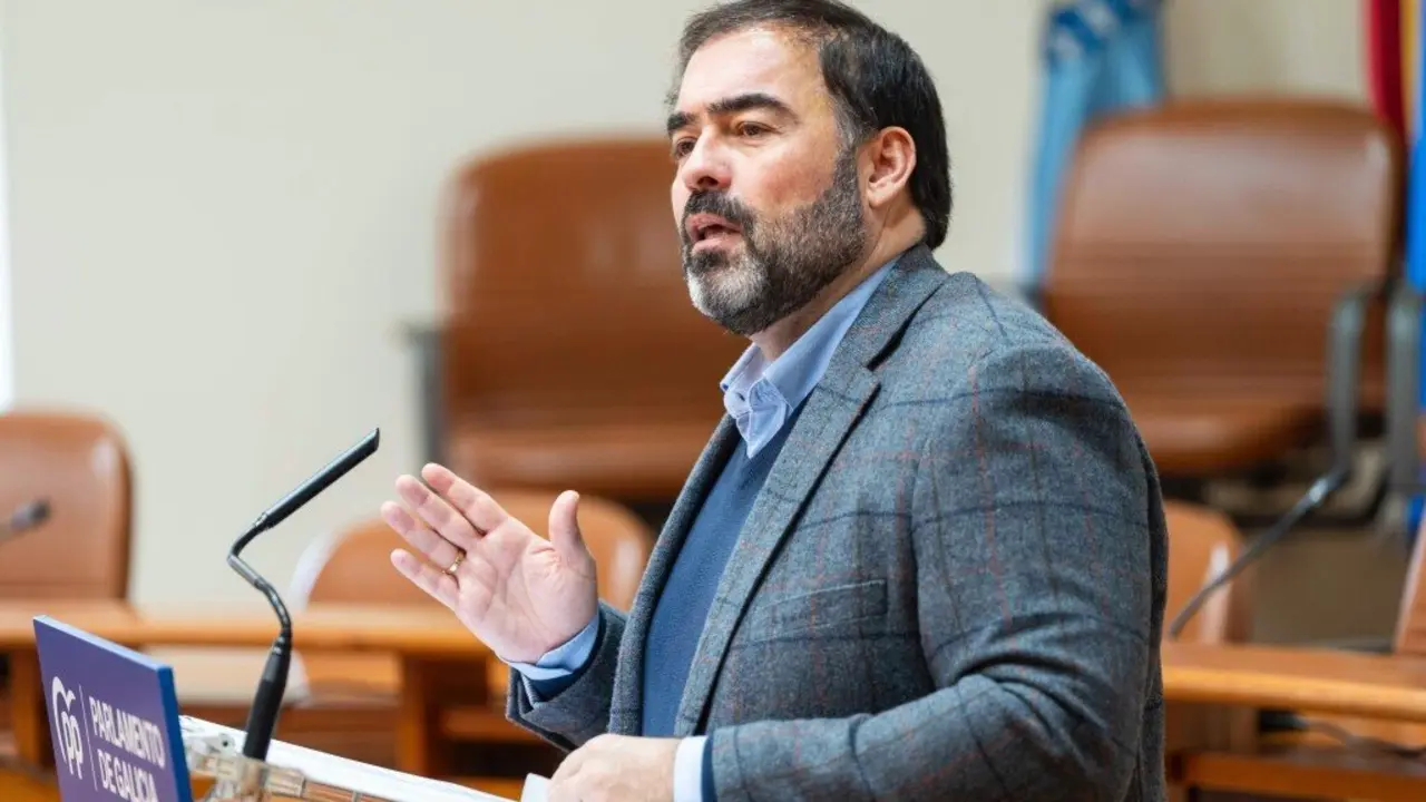 O portavoz do PP no Parlamento da Galiza, Alberto Pazos Cou&ntilde;ago, esta terza feira intervindo no pleno. (Foto: N&oacute;s Diario)