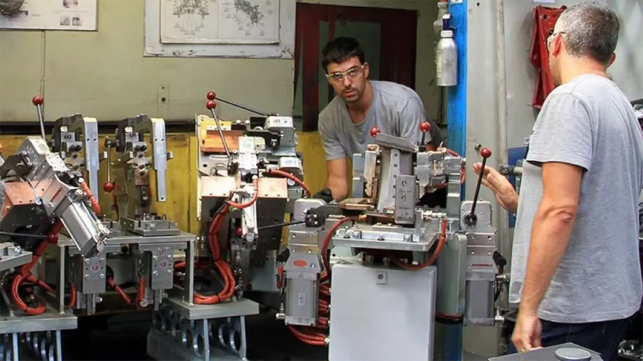 A industria auxiliar da automoci&oacute;n do norte de Portugal, como Kirchhoff Automotive, exporta moitos compo&ntilde;entes &aacute; Galiza. (Foto: Kirchhoff Automotive)