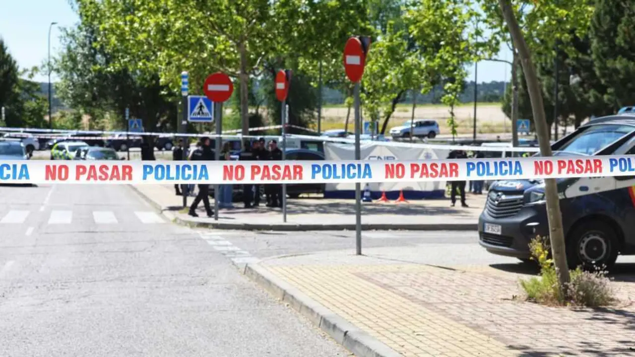 Dispositivo policial no lugar do homicidio. (Foto: Ricardo Rubio / Europa Press)