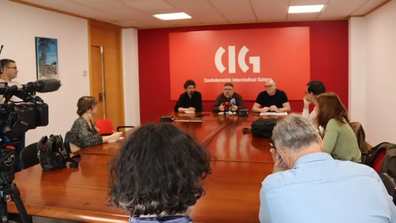 Roberto Rodr&iacute;guez, Ernesto L&oacute;pez e Marcial Rodr&iacute;guez, o 22 de maio de 2025. (Foto: N&oacute;s Diario)