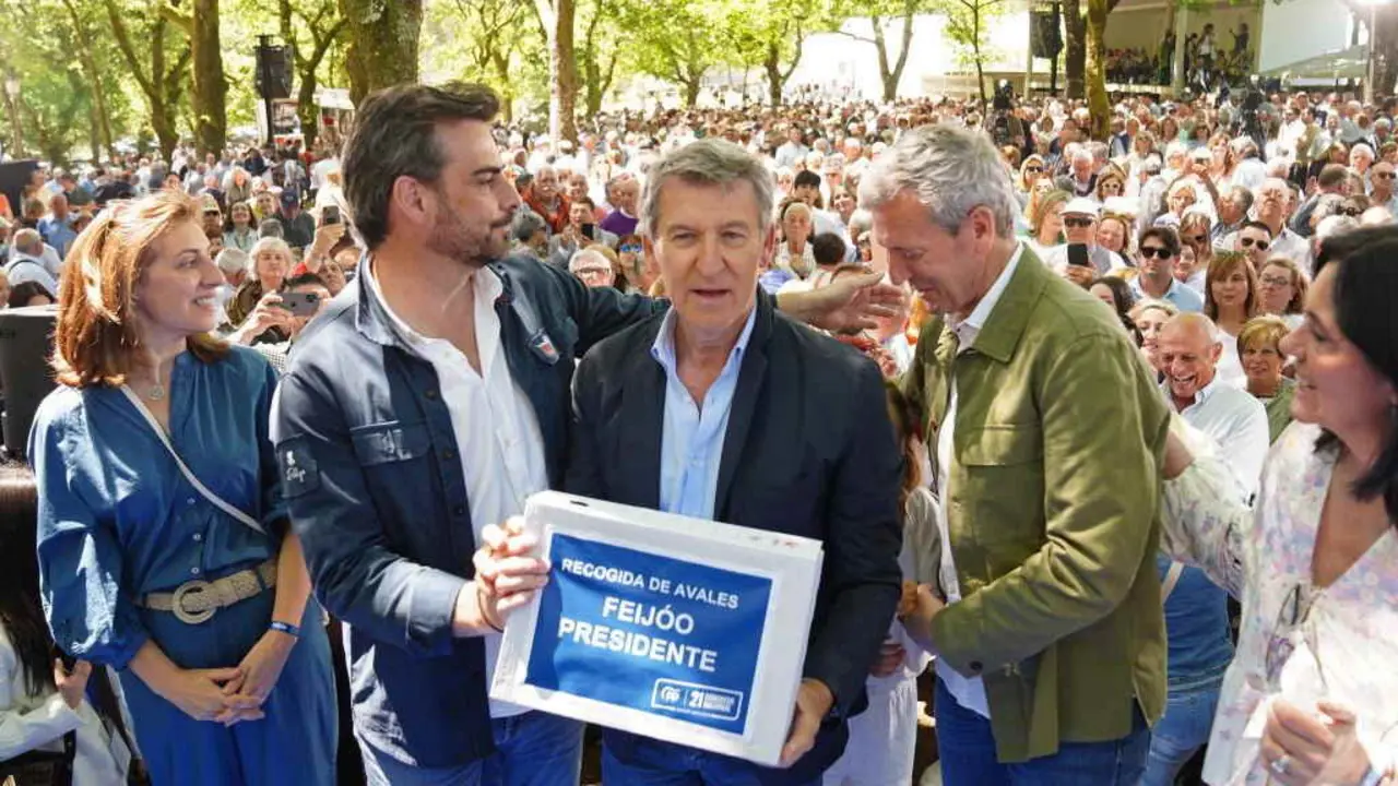 &Aacute;ngeles V&aacute;zquez, Diego Calvo, Alberto N&uacute;&ntilde;ez Feixoo, Alfonso Rueda e Paula Prado, na romar&iacute;a do PP do pasado s&aacute;bado no Pino. (Foto: &Aacute;lvaro Ballesteros / Europa Press)