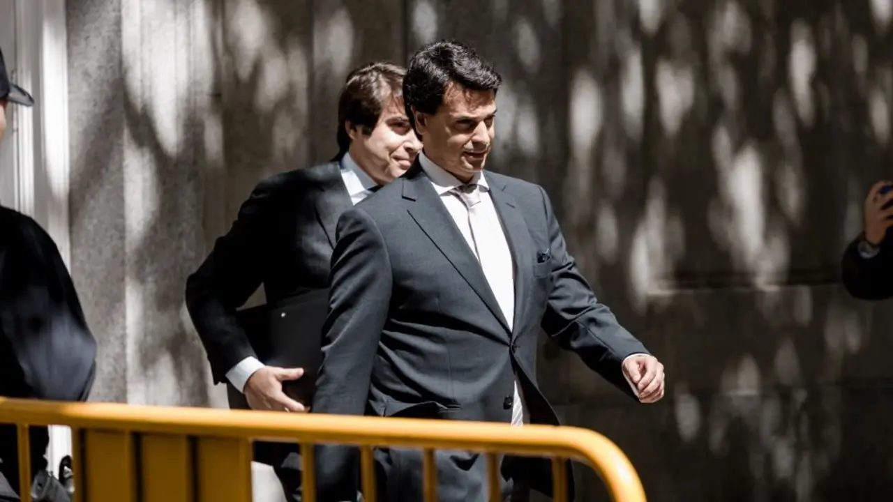 A parella da presidenta da Comunidade de Madrid, Alberto Gonz&aacute;lez Amador, compareceu ante o Tribunal Supremo o 23 de maio. (Foto: Carlos Luj&aacute;n / Europa Press)