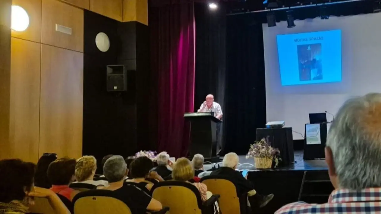 Dios Diz, o 29 de maio na conferencia en Outes. (Foto: N&oacute;s Diario)