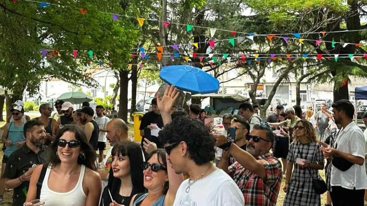 A festa ao car&oacute;n da praia da Xunqueira, en Moa&ntilde;a. (Foto: N&oacute;s Diario)
