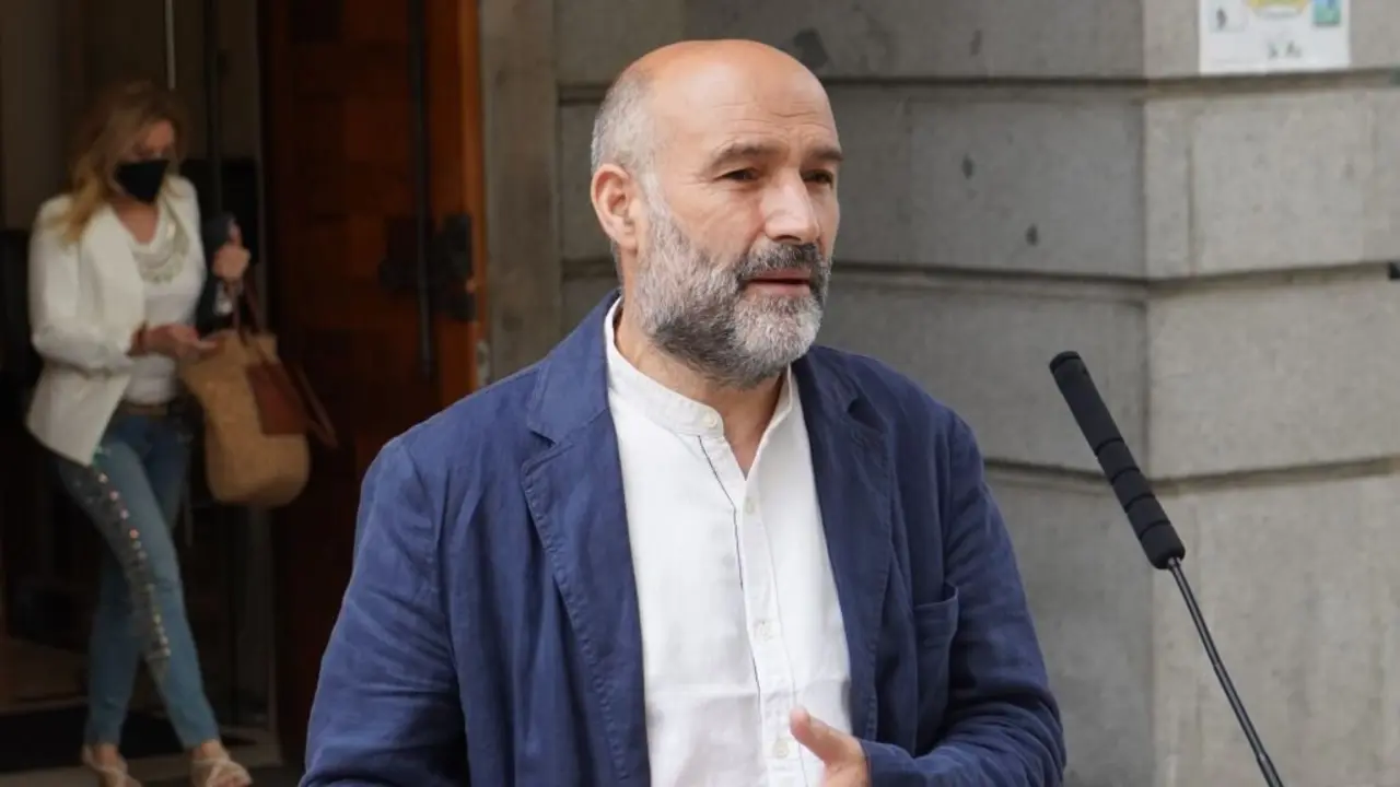 N&eacute;stor Rego comparecendo ante os medios, o 9 de xu&ntilde;o. (Foto: N&oacute;s Diario)