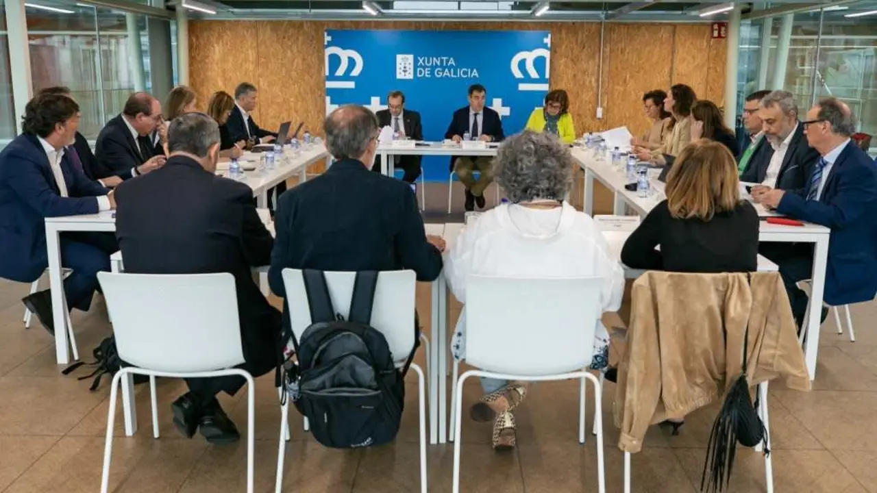 Representantes das tres universidades galegas e o conselleiro de Educaci&oacute;n, reunidos o 12 de xu&ntilde;o. (Foto: Xunta da Galiza)