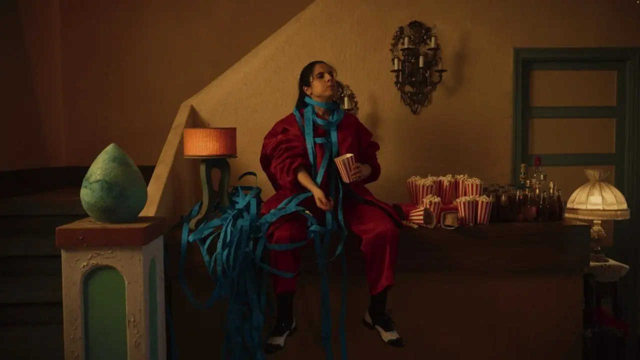 MJ P&eacute;rez no videoclip de 'Perd&iacute;n a memoria'. (Foto: N&oacute;s Diario)