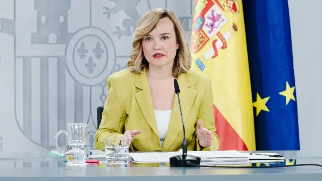 A portavoz do Gobirno espa&ntilde;ol, Pilar Alegria, en rolda de prensa. (Foto:  Carlos Luj&aacute;n / Europa Press)