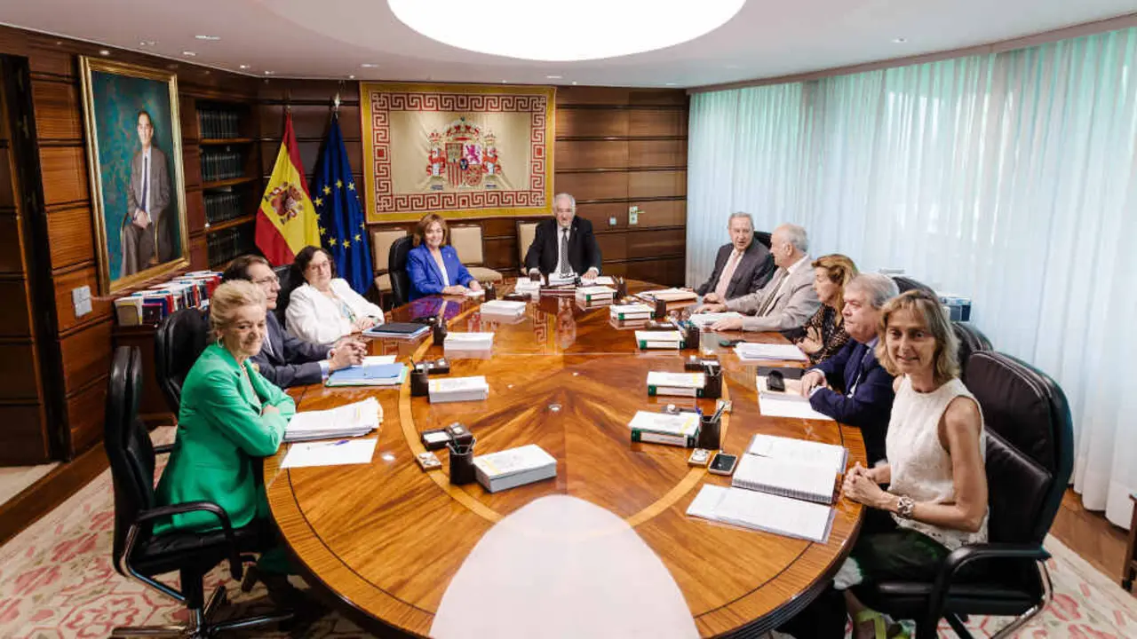 Pleno do Tribunal Constitucional espa&ntilde;ol, o 23 de xu&ntilde;o de 2025, en Madrid. (Foto: Carlos Luj&aacute;n / Europa Press)