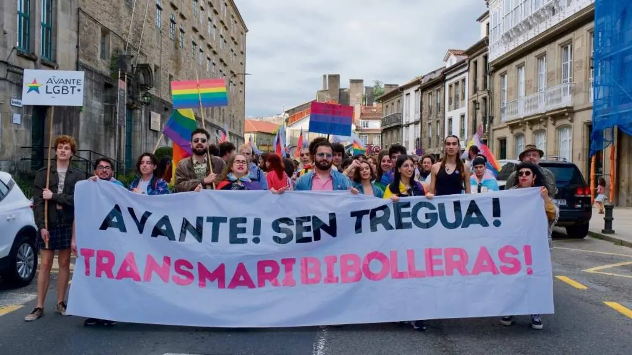 Manifestaci&oacute;n polo D&iacute;a do Orgullo LGBT+ decorrida en Compostela en 2024. (Foto: Arxina)