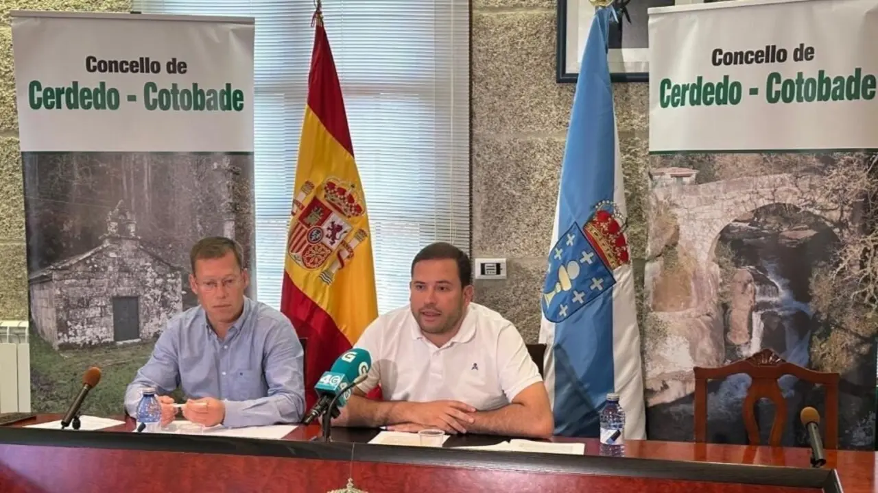 David Carreira e Jorge Cubela. (Foto: Concello de Cerdedo)