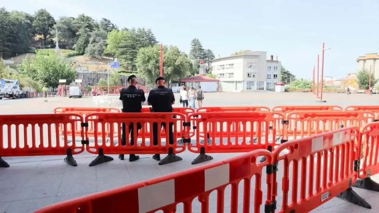 Control de acceso no Concello de Vigo esta quinta feira 3 de xullo. (Foto: N&oacute;s Diario)