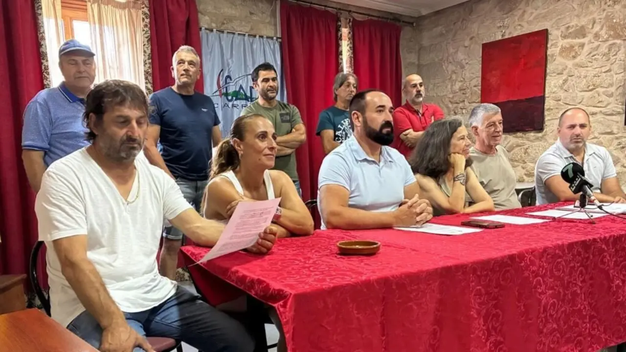 Rosalino D&iacute;az, Mar&iacute;a Porto, Rogelio Santos, Charo Brinquis, Xaqu&iacute;n Rubido e Miguel&nbsp;&Aacute;ngel&nbsp;Iglesias, este 4 de xullo en Carril, Vilagarc&iacute;a de ARousa. (Foto PDRA)
