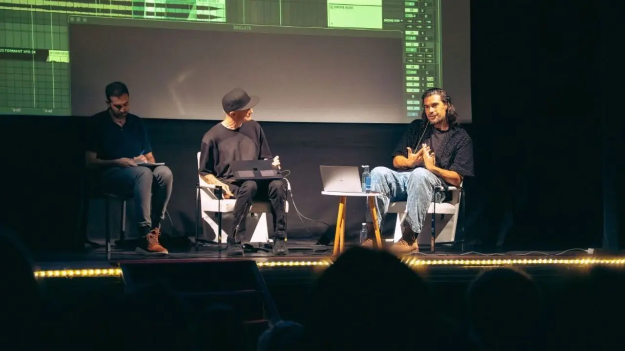 Kangding Ray e Oliver Laxe mantiveron esta sexta feira 4 de xullo unha conversa co p&uacute;blico do Teatro Principal de Compostela. (Foto: Pacrispa)