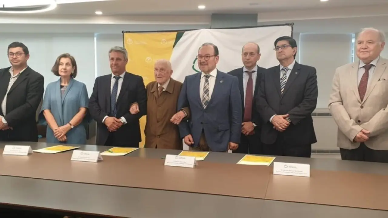 Sinatura do convenio en Lugo. (Foto: USC)