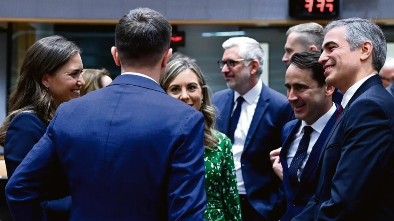 Ministros e ministras de Exteriores dos 27 Estados que integran a Uni&oacute;n Europea, esta sexta feira 18 de xullo, en Bruxelas. (Foto: Consello da UE)