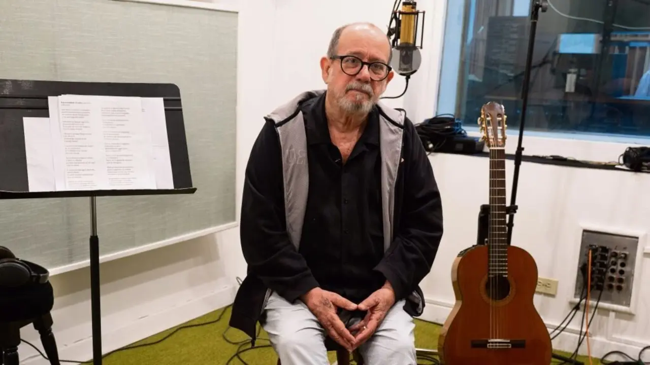 Silvio Rodr&iacute;guez, no estudio.
(Foto: Kaloian - Estudios Ojal&aacute;)