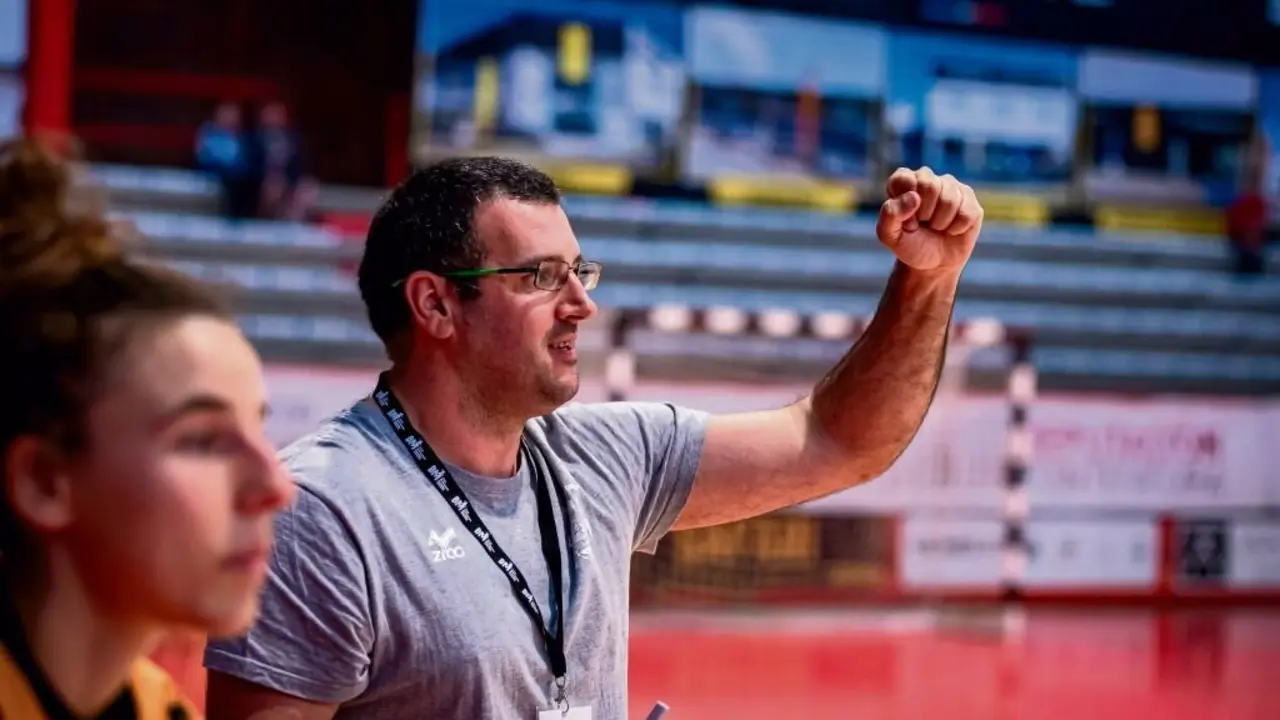 Ismael Mart&iacute;nez, adestrador do BM O Porri&ntilde;o (Foto: Xoel Gil)