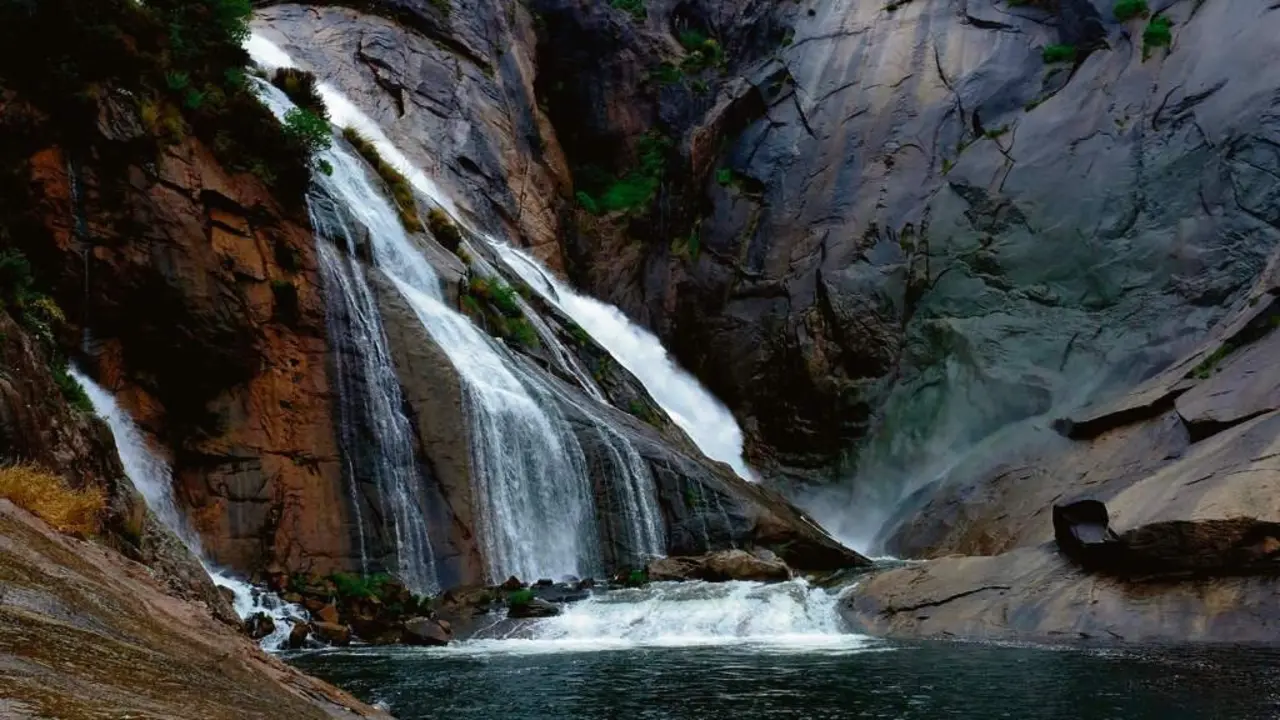 O salto de auga do &Eacute;zaro, na s&uacute;a desembocadura. (Foto: Turismo da Galiza)