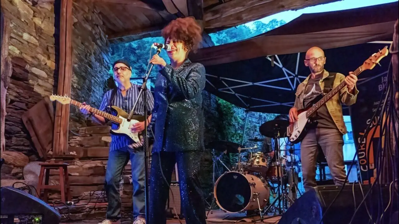 A Mart&iacute;n Aneiros Band na edici&oacute;n do Courel Son do pasado ano. (Foto: Asociaci&oacute;n Desenvolvemento Serra do Caurel)
