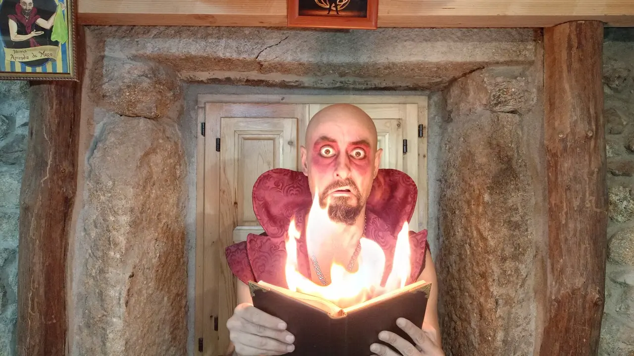 O peculiar mago Henriko fai uns trucos que non sempre saen ben.
