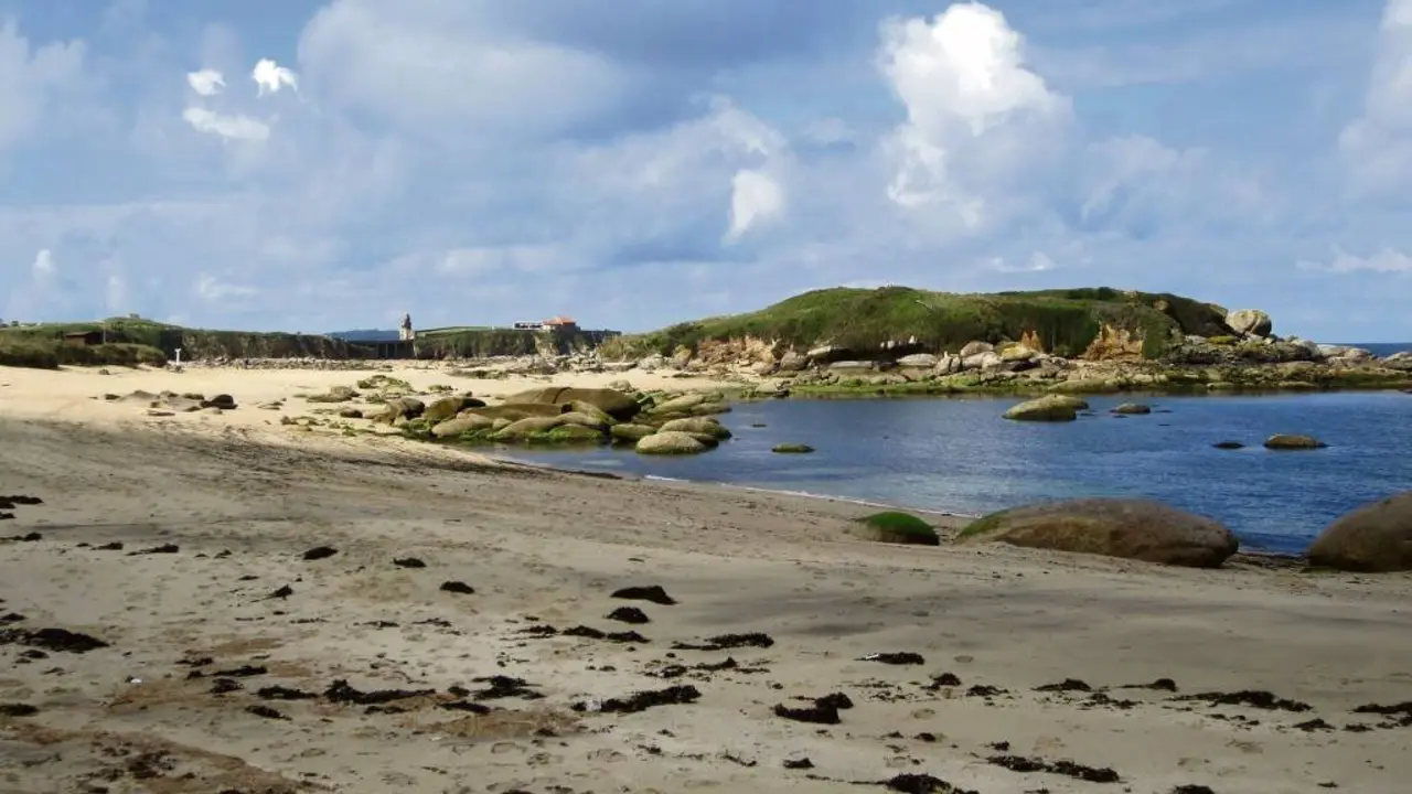 Illote Corveiro desde Punta Lapa. (Foto: Colectivo Xea)