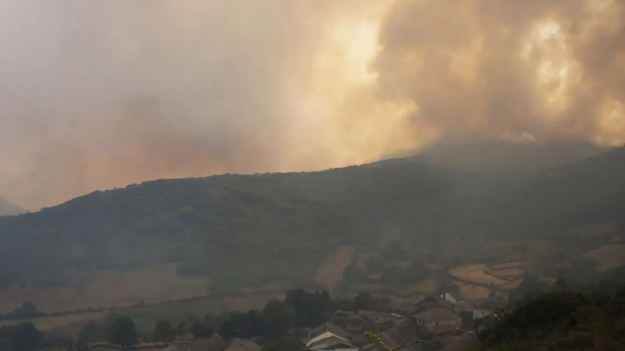 Vistas do incendio en Chandrexa de Queixa o pasado 11 de agosto. (Foto: Rosa Veiga / Europa Press)