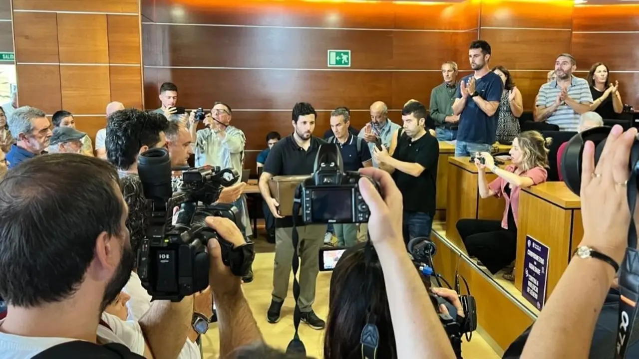 Homenaxe a Jos&eacute; Gal&aacute;n e Manuel Ramiro Souto, este 25 de agosto no Concello de Culleredo. (Foto: ARMH)