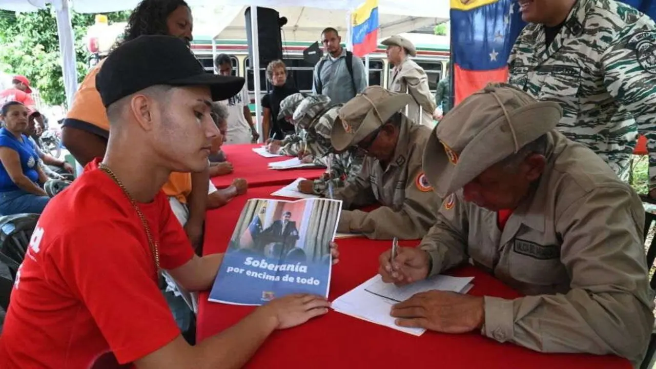 Participantes na Gran xornada de alistamento da Milicia Bolivariana decorrida o pasado domingo. (Foto: Presidencia de Venezuela)