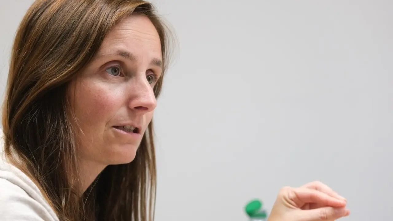Laura Arroxo, hoxe, na
redacci&oacute;n de 'N&oacute;s Diario'. (Foto: Arxina)
